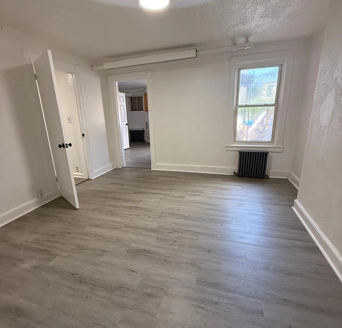 1 bed, 900 sqft, $2,100 — Photo 3