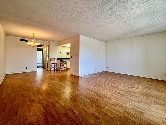 5th image of 307 Greenbrier C