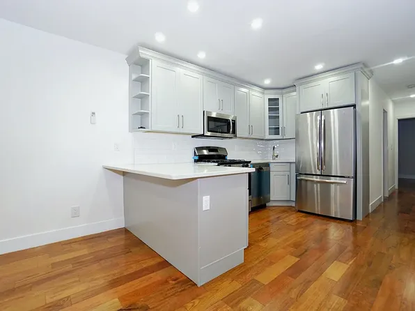 139 Albany Avenue image 4 of 9