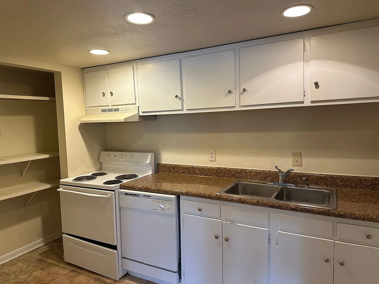 2BR, 2BA Condo Minutes from UNC-Chapel Hill — Photo 4