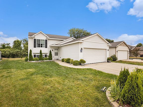 4th image of 744 Silvershores Dr SE