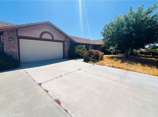 13593 Coachella Rd, Apple Valley, CA 92308