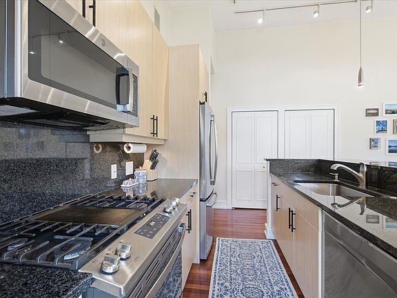 5th image of 2627 N Sheffield Ave APT 301
