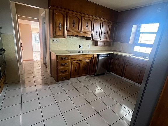 5th image of 881 Bishop Rd #A