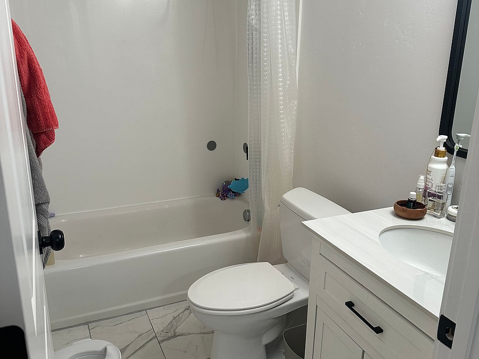 1st image of 370 N 300th St E