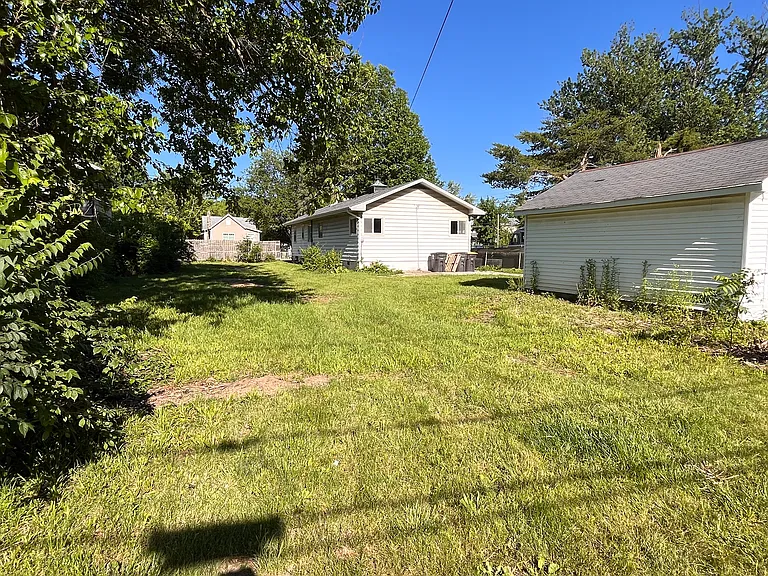 2803 Queen St — Photo 29