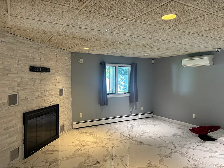 275 Evergreen Ave #B — Photo 7