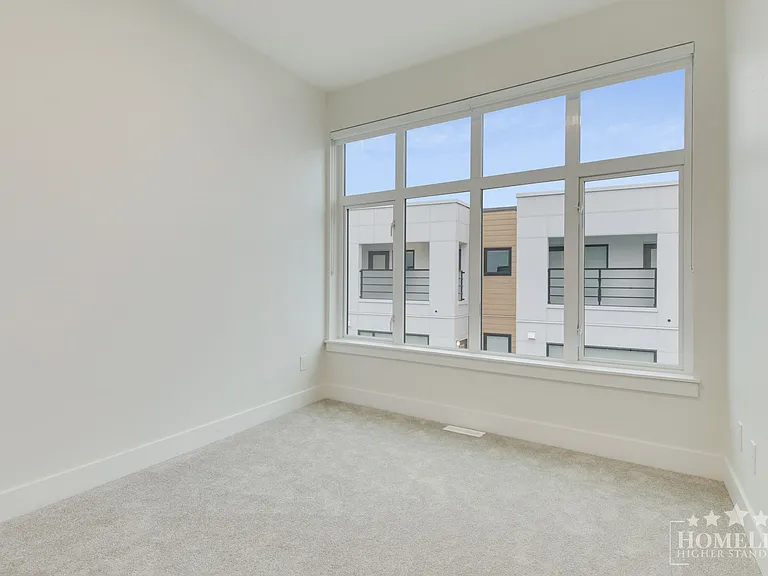 177 175a St #19 — Photo 14