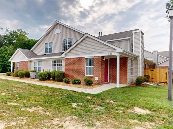 902 Miller Creek Ln, Newport News, VA 23602