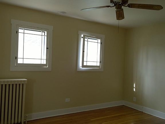 2nd image of 10720 S Whipple St Unit 1