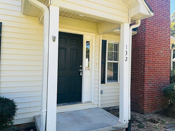 4th image of 132 Ridgefield Dr