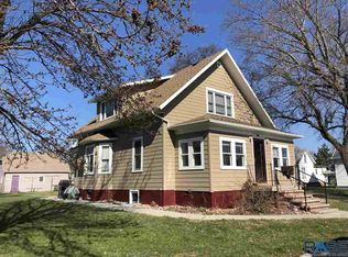 910 2nd St, Scotland, SD 57059
