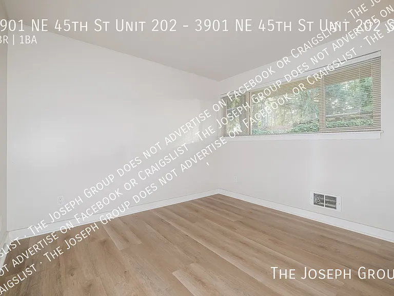 Laurelhurst — Photo 6