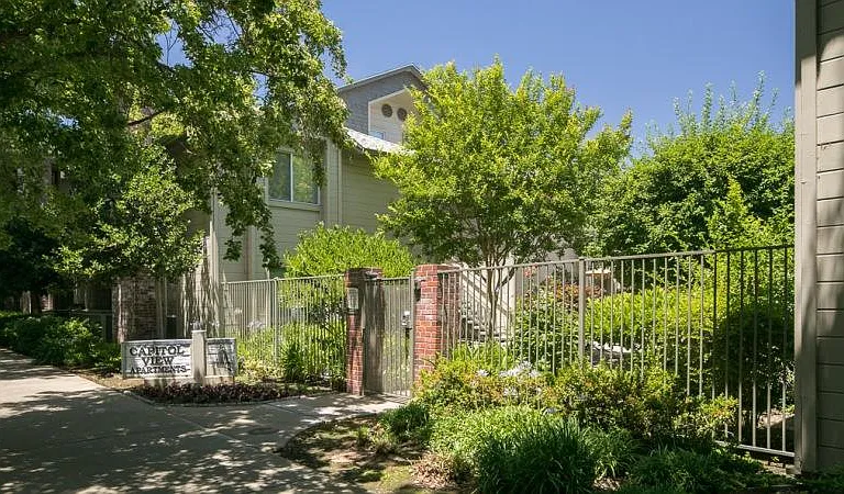 1051 G St — Photo 16