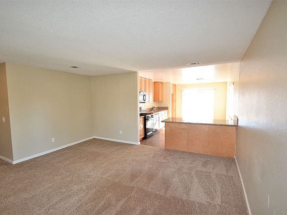4th image of 369 W Montrose St
