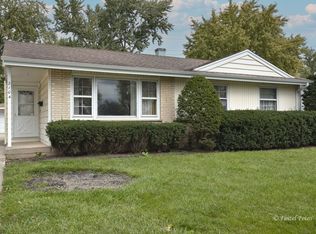 2104 Central Rd, Rolling Meadows, IL 60008