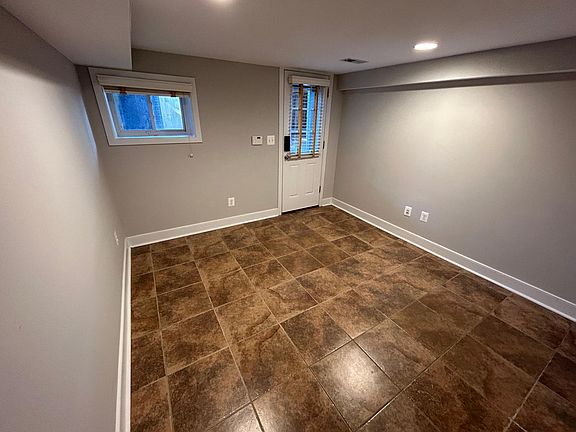 5th image of 1008 Fairmont St NW