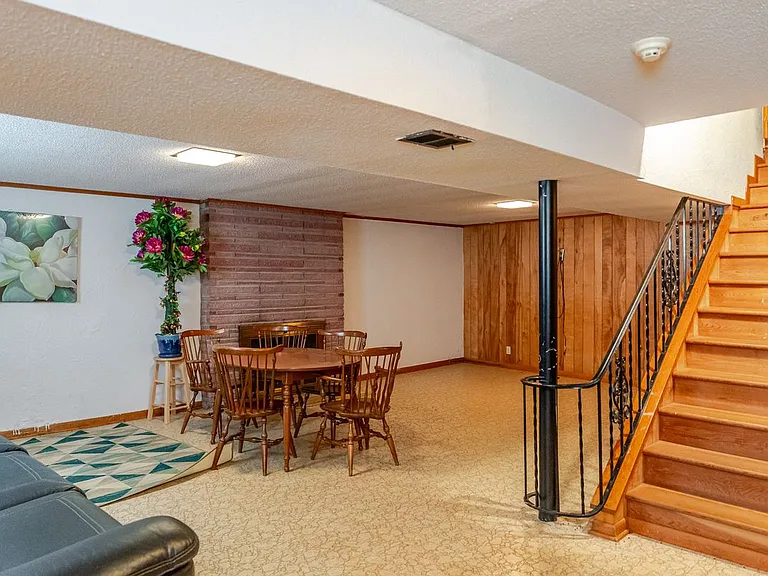 8020 Oakland Ave — Photo 17