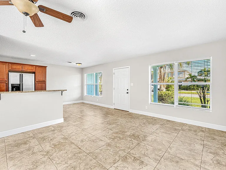 406 N Neptune Dr — Photo 12