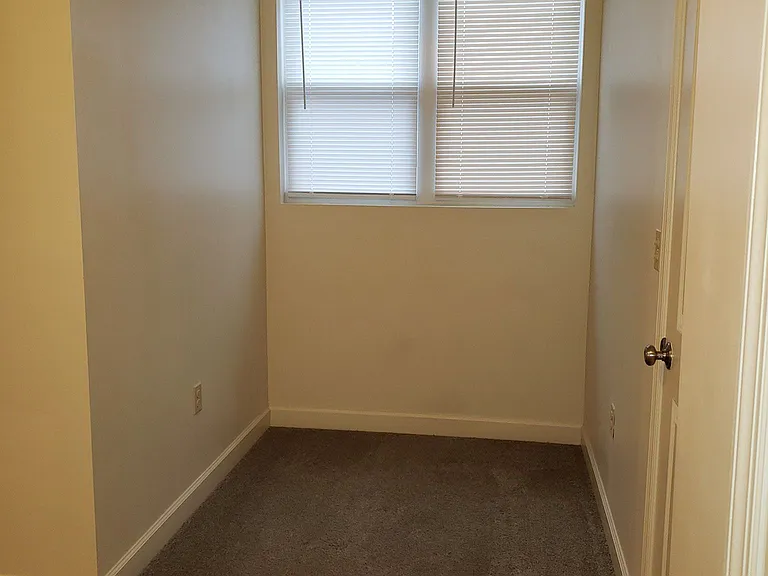 1740 Chestnut St — Photo 27