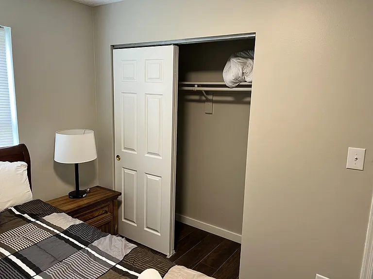 325 Cable St — Photo 11