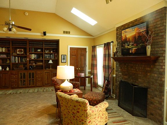 Family Room/Fireplace