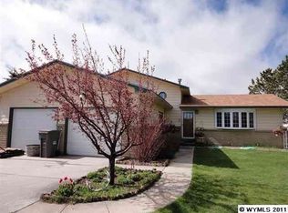 1802 Dundee Dr, Rawlins, WY 82301