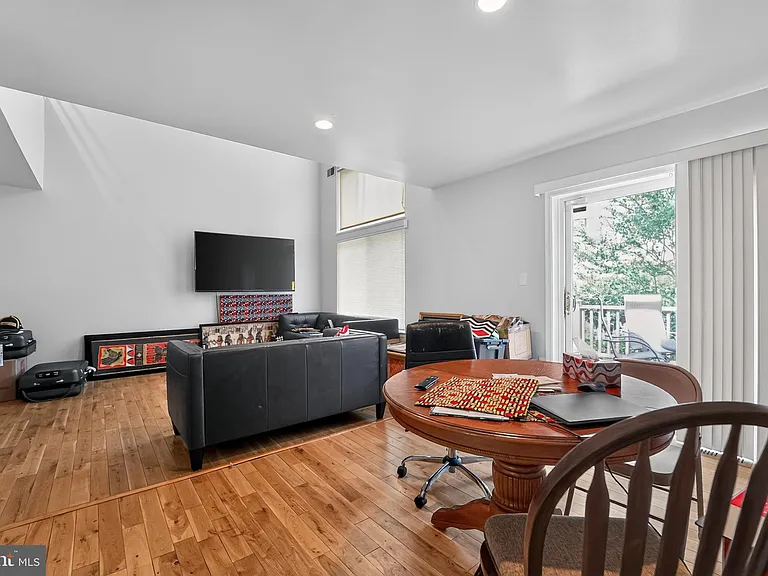 5607 Vantage Point Rd — Photo 11