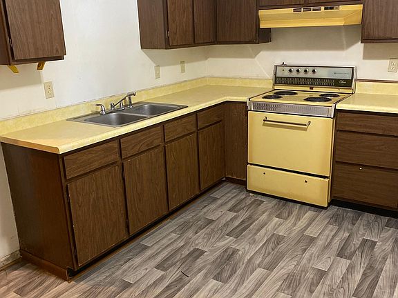 4th image of 740 E 1st North St APT 8