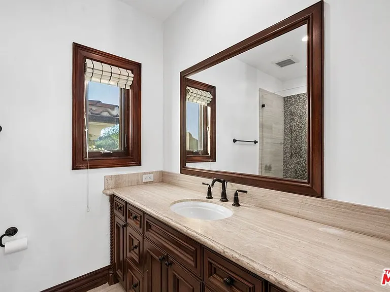 2108 San Ysidro Dr — Photo 31
