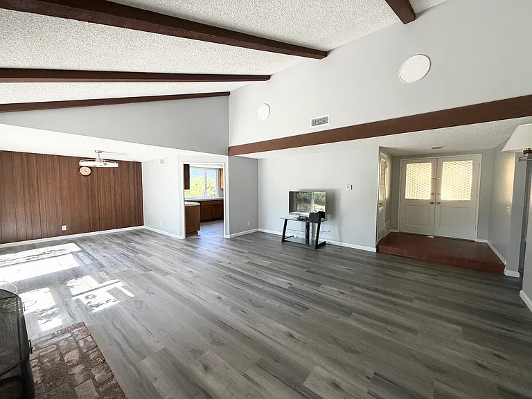 16643 Silktree St — Photo 2