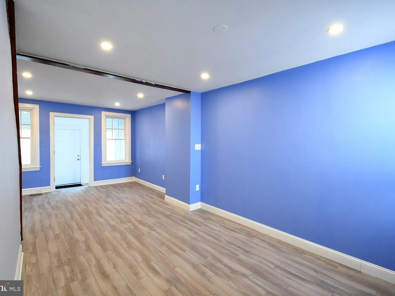 3 bed, 1.0 bath, 910 sqft, $1,550 — Photo 1