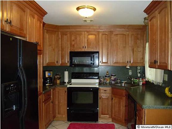 3rd image of 1269 Argyll Circle #A