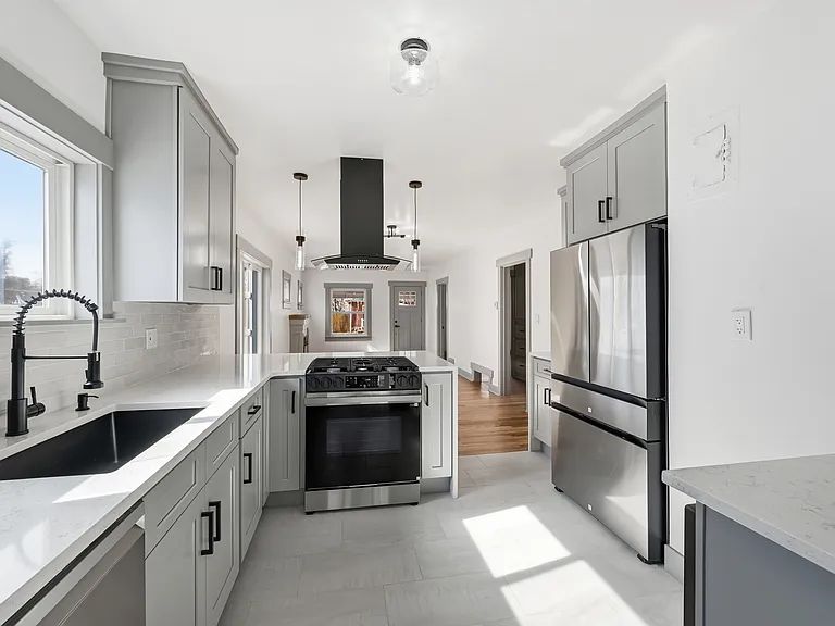 296 S Lafayette St — Photo 14