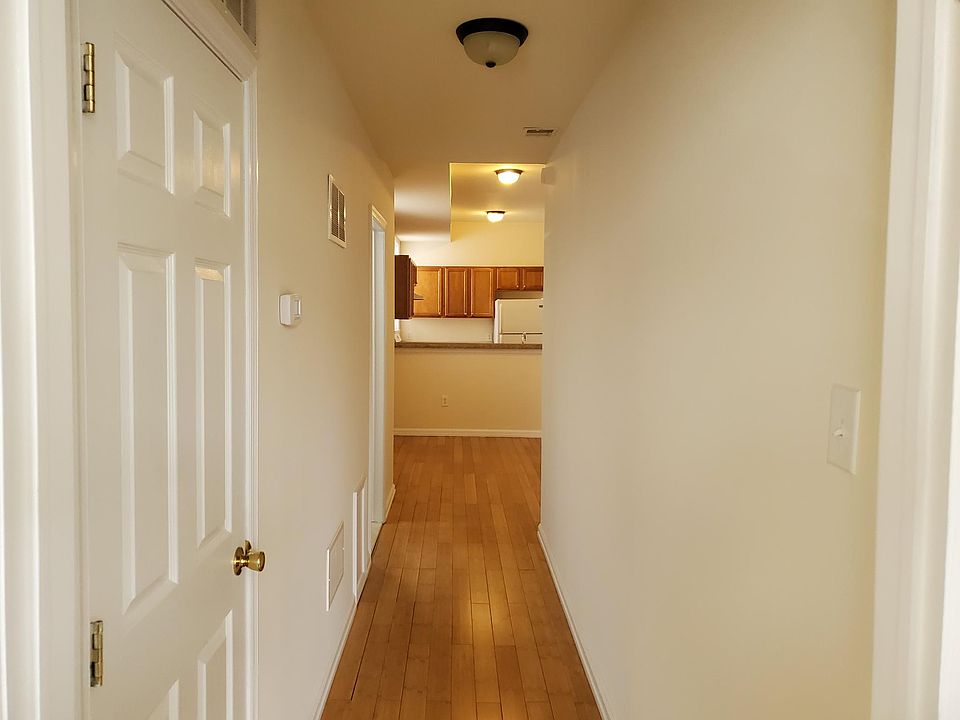 1st image of 4613 Woodland Ave APT 2
