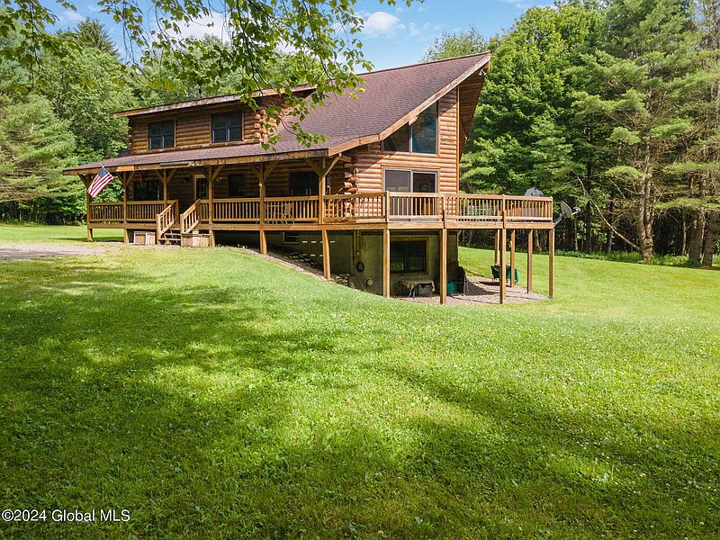 5th image of 471 Badeau Hill Road