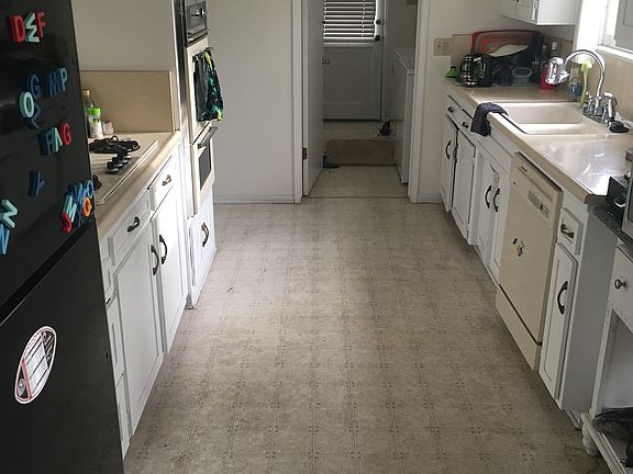 kitchen (new floor coming)