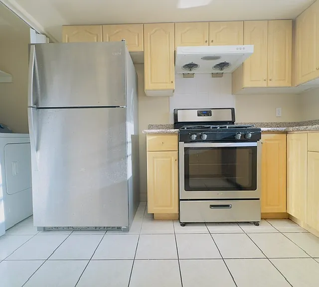 1901 W Commonwealth Ave #B — Photo 6