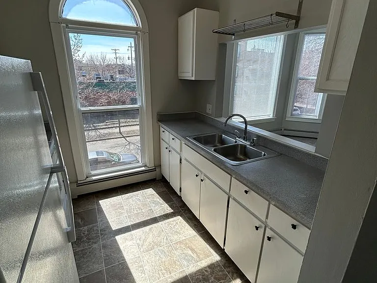 736 East 16th Street (New Town) — Photo 15
