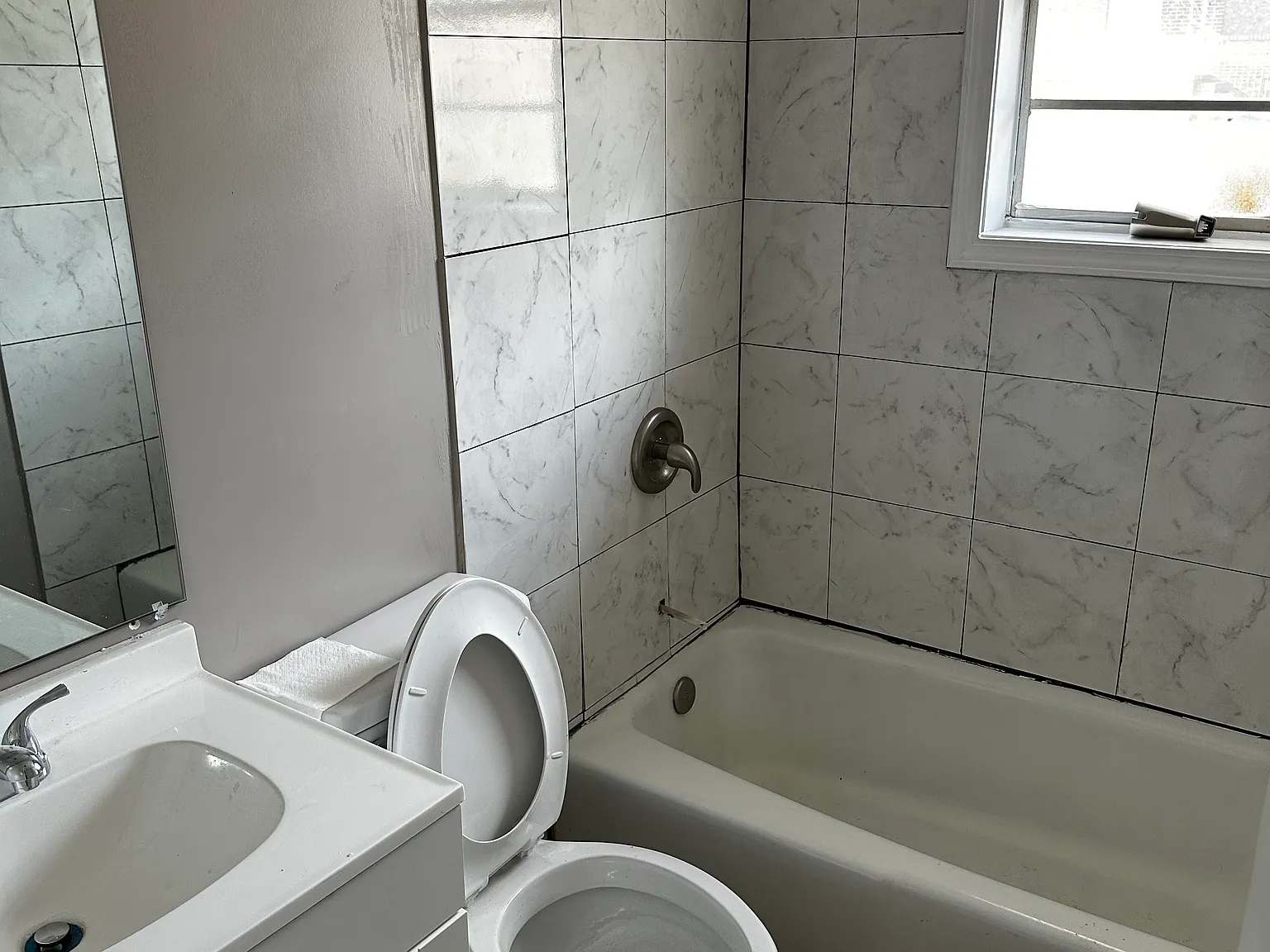 3 bed, 1000 sqft, $1,300 — Photo 3