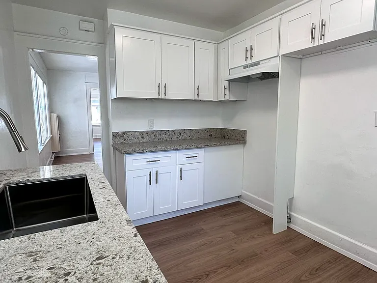 1252 E Broadway — Photo 8