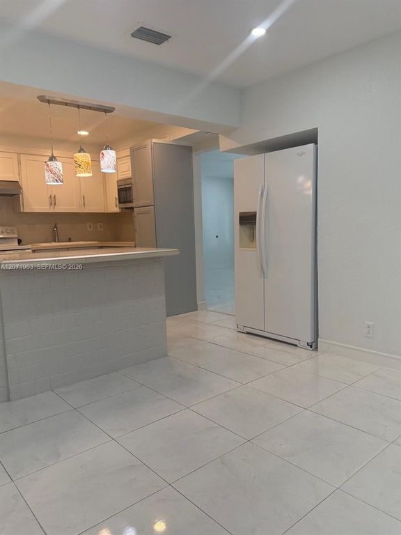 4210 NE 12th Ter, photo 2
