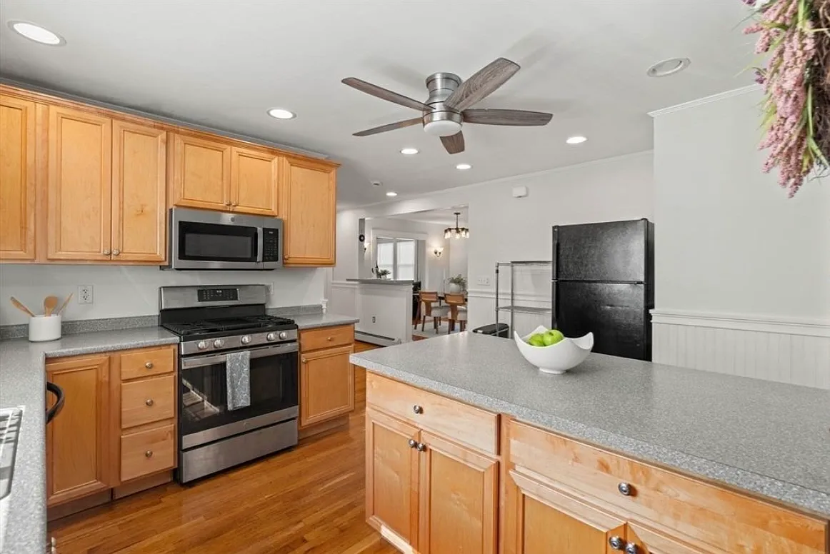 2 bed, 1100 sqft, $3,100 — Photo 4