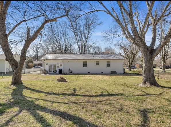 2001 Denise Dr, Columbia, TN 38401