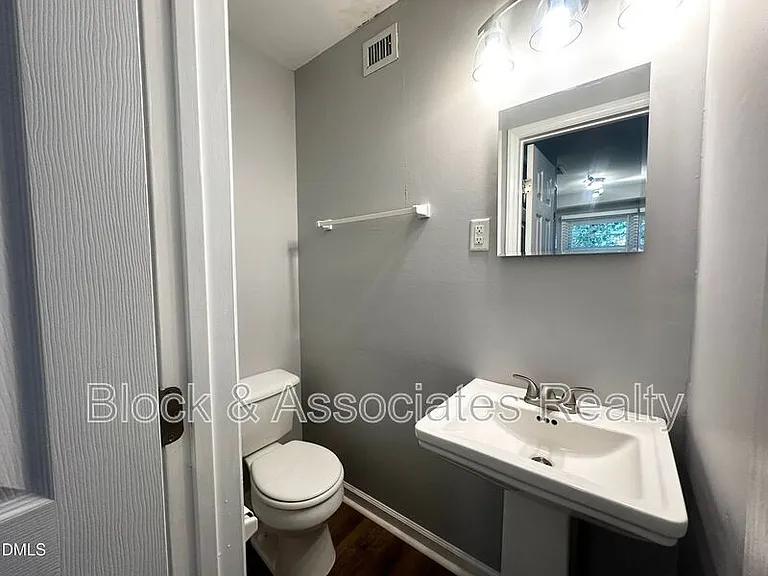 4808 Blue Bird Ct #D — Photo 9