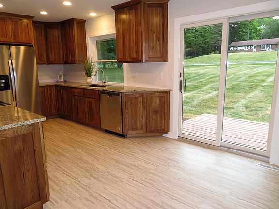 5th image of N7985 Lac La Belle Dr