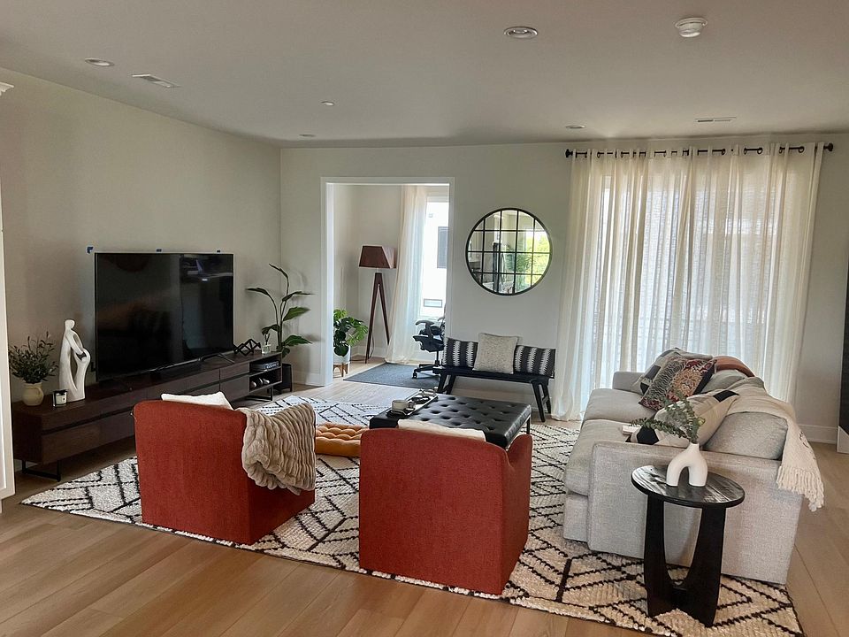 Main Living Space with side nook (Dedicated office space #1)