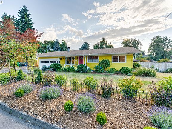 2nd image of 8806 SE Regents Dr