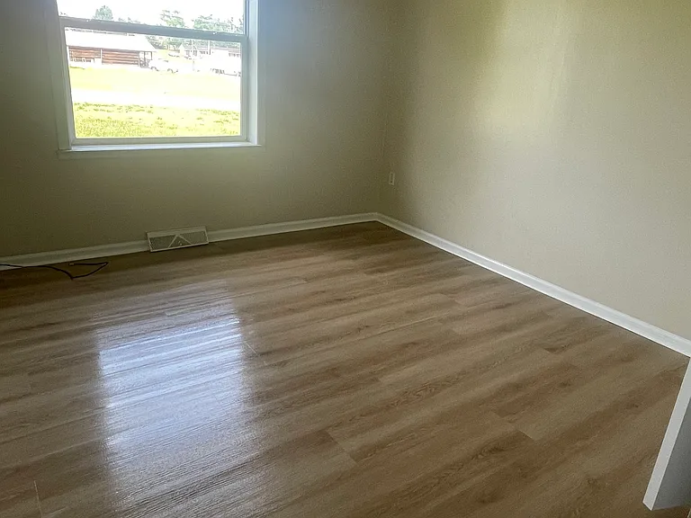 105 Southpark Cir — Photo 3
