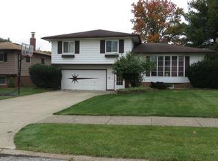 2575 Hetzel Dr, Parma, OH